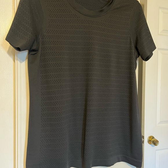 Lululemon black top - Picture 8 of 8